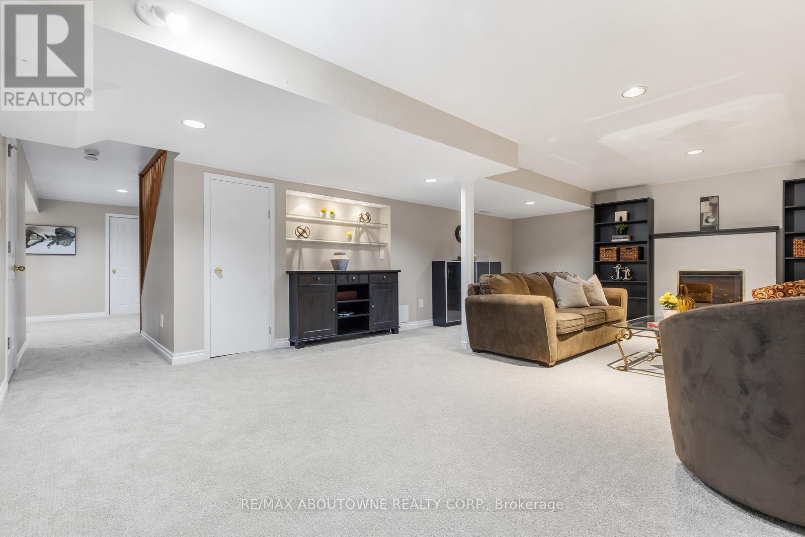 2474 Cavendish Drive, Burlington, ON - Indoor With Fireplace