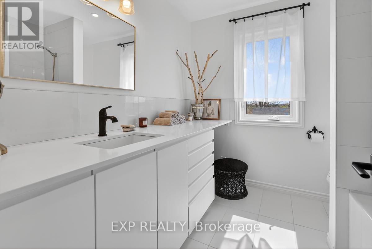 37008 Third Line, Southwold, ON - Indoor Photo Showing Bathroom