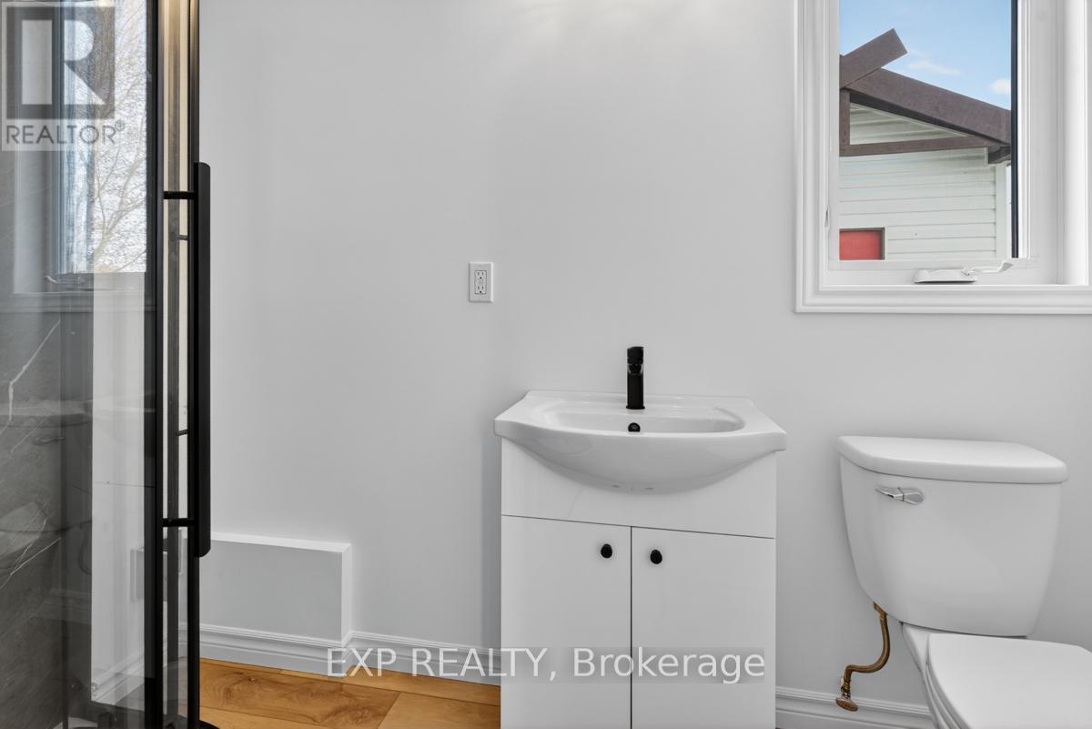 37008 Third Line, Southwold, ON - Indoor Photo Showing Bathroom
