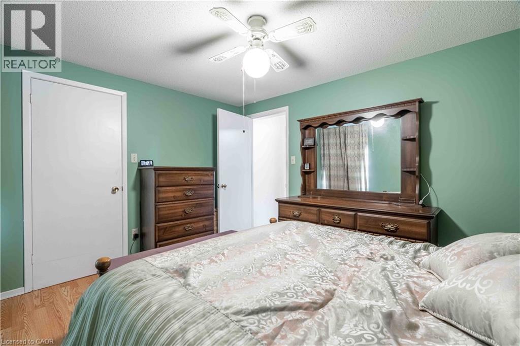 519 Brigadoon Drive, Hamilton, ON - Indoor Photo Showing Bedroom