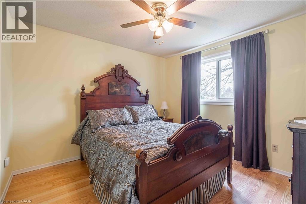 519 Brigadoon Drive, Hamilton, ON - Indoor Photo Showing Bedroom