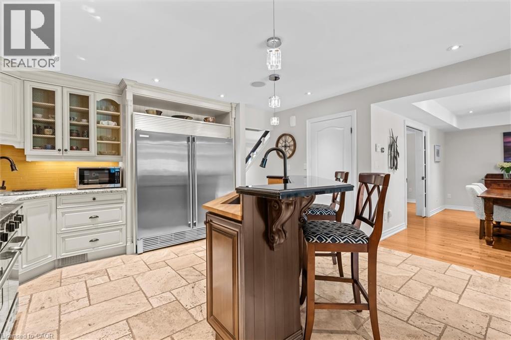 373 Torrance Street, Burlington, ON - Indoor Photo Showing Kitchen With Upgraded Kitchen