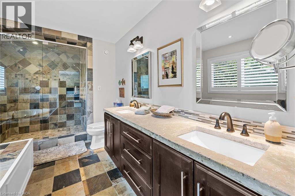 373 Torrance Street, Burlington, ON - Indoor Photo Showing Bathroom