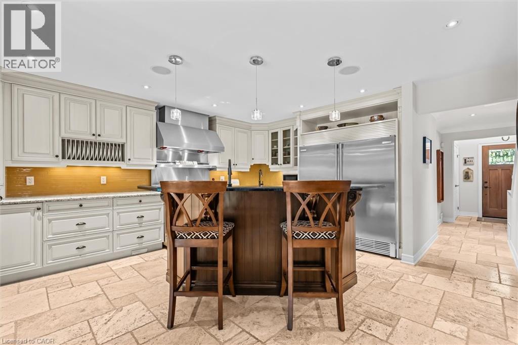 373 Torrance Street, Burlington, ON - Indoor Photo Showing Kitchen With Upgraded Kitchen