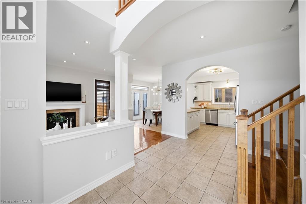 189 Cloverleaf Drive, Ancaster, ON - Indoor Photo Showing Other Room