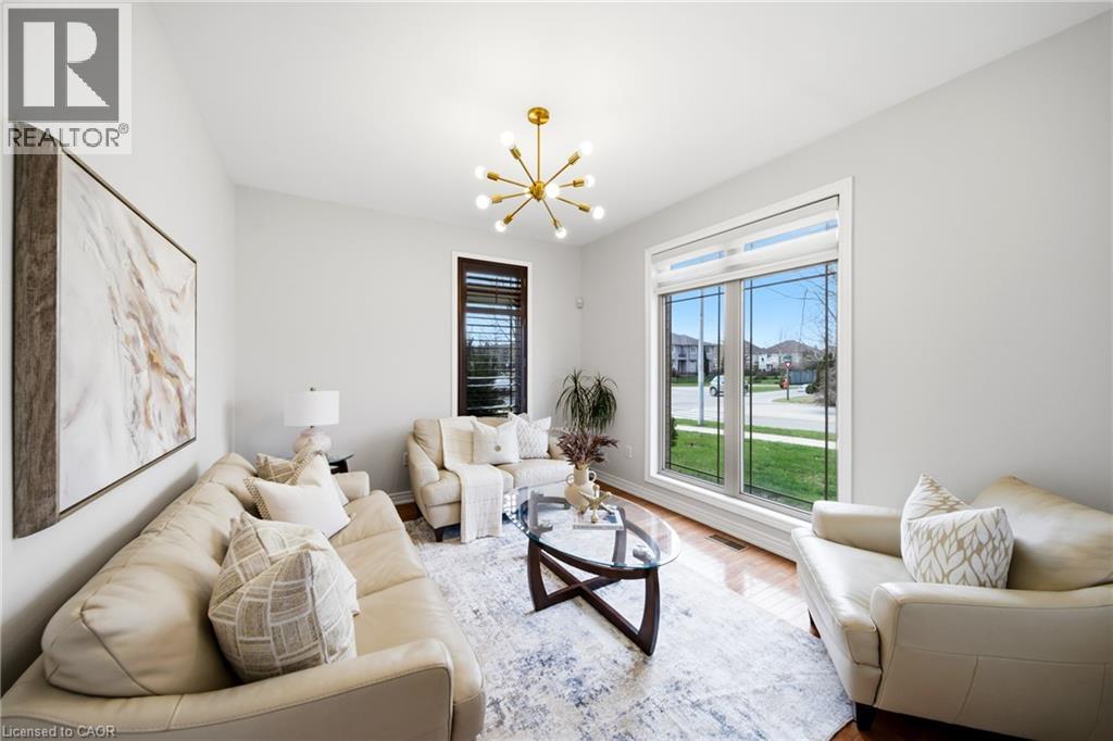 189 Cloverleaf Drive, Ancaster, ON - Indoor Photo Showing Living Room