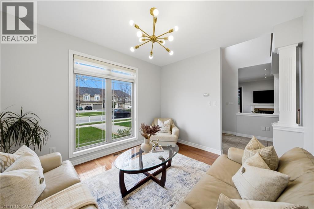 189 Cloverleaf Drive, Ancaster, ON - Indoor Photo Showing Living Room
