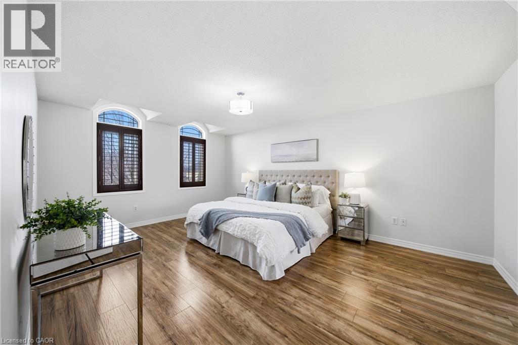 189 Cloverleaf Drive, Ancaster, ON - Indoor Photo Showing Bedroom