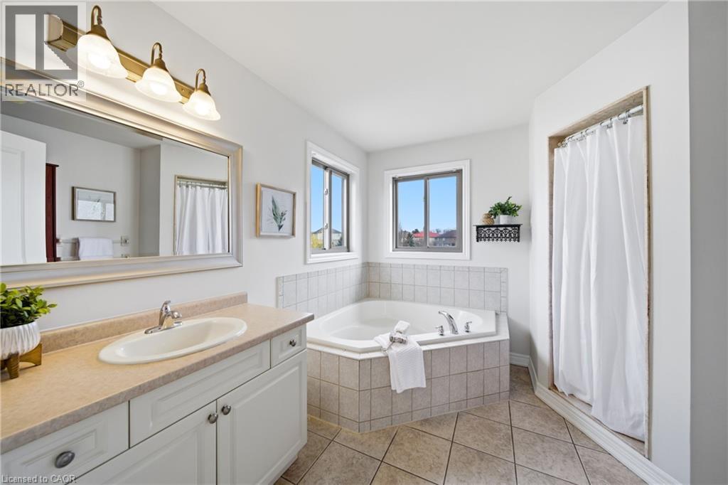 189 Cloverleaf Drive, Ancaster, ON - Indoor Photo Showing Bathroom