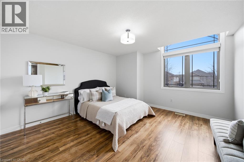 189 Cloverleaf Drive, Ancaster, ON - Indoor Photo Showing Bedroom