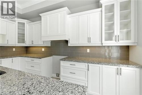 43 Riesling Court, Hamilton, ON - Indoor Photo Showing Kitchen With Upgraded Kitchen