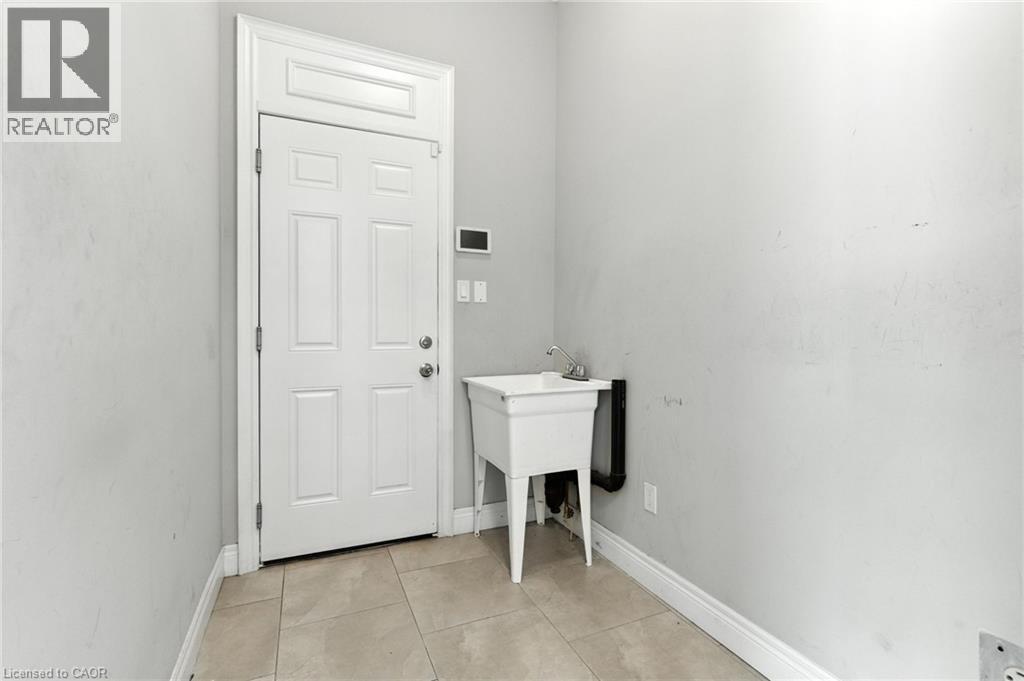 43 Riesling Court, Hamilton, ON - Indoor Photo Showing Other Room
