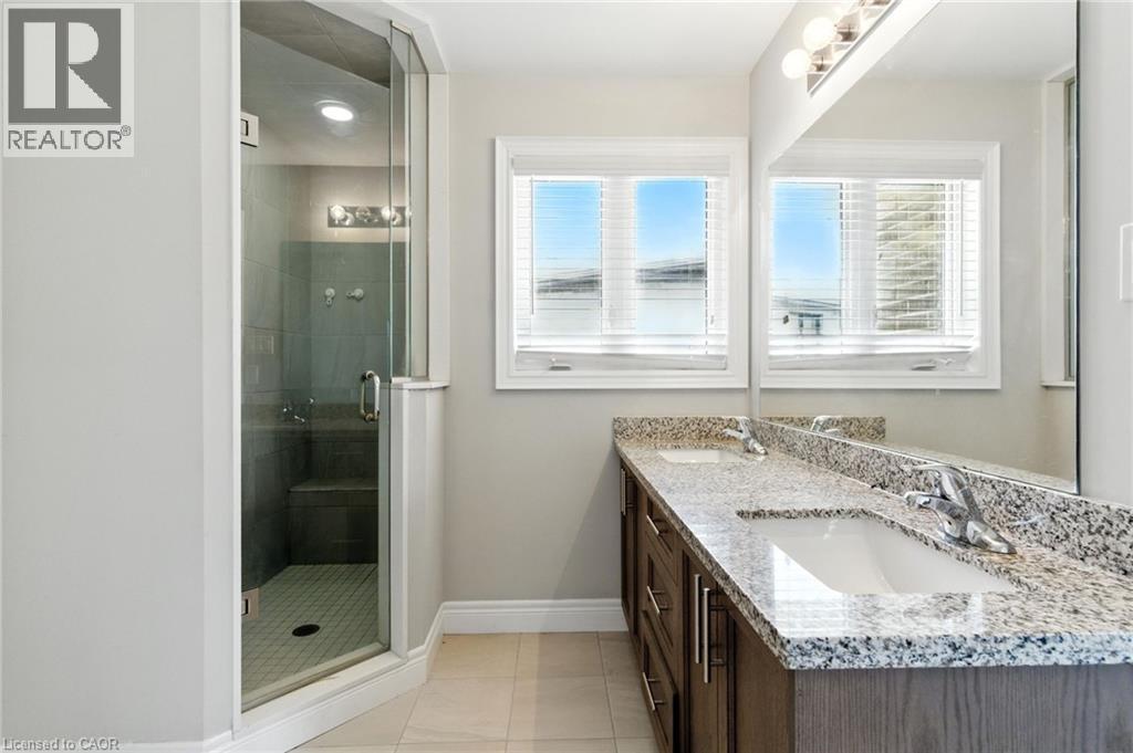 43 Riesling Court, Hamilton, ON - Indoor Photo Showing Bathroom
