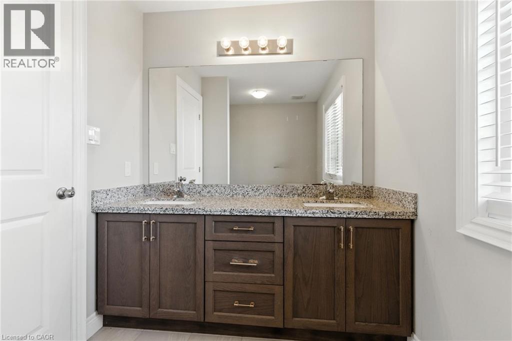 43 Riesling Court, Hamilton, ON - Indoor Photo Showing Bathroom