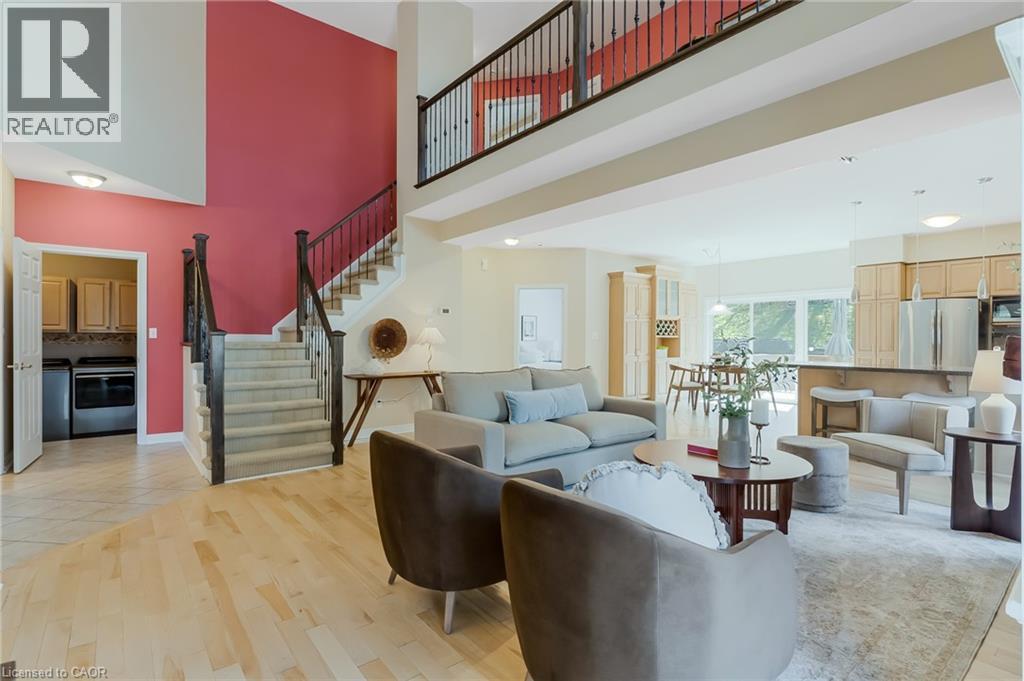227 Chestnut Hill Crescent, Kitchener, ON - Indoor Photo Showing Living Room