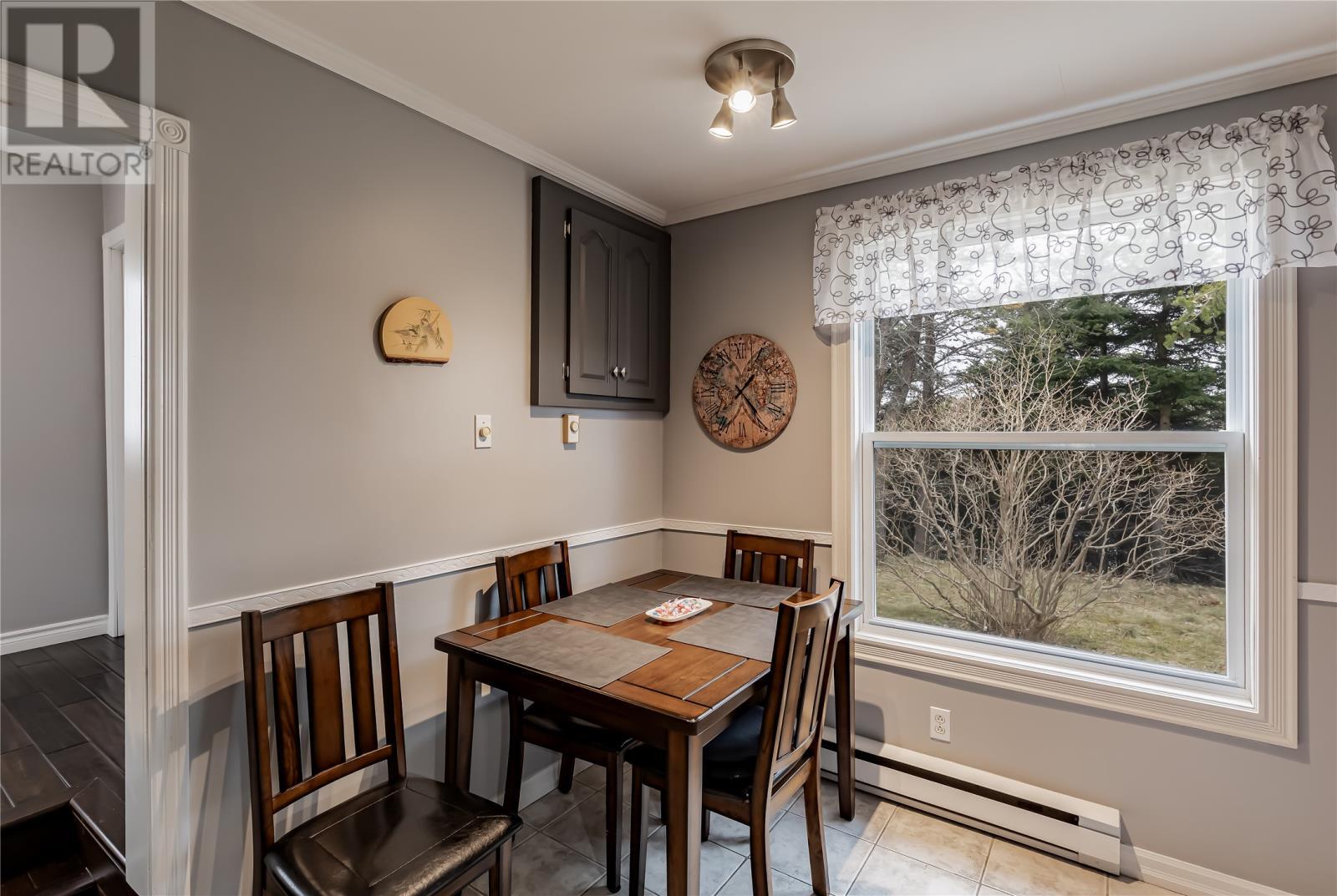 29 Greslet Place, Cbs, NL - Indoor Photo Showing Dining Room