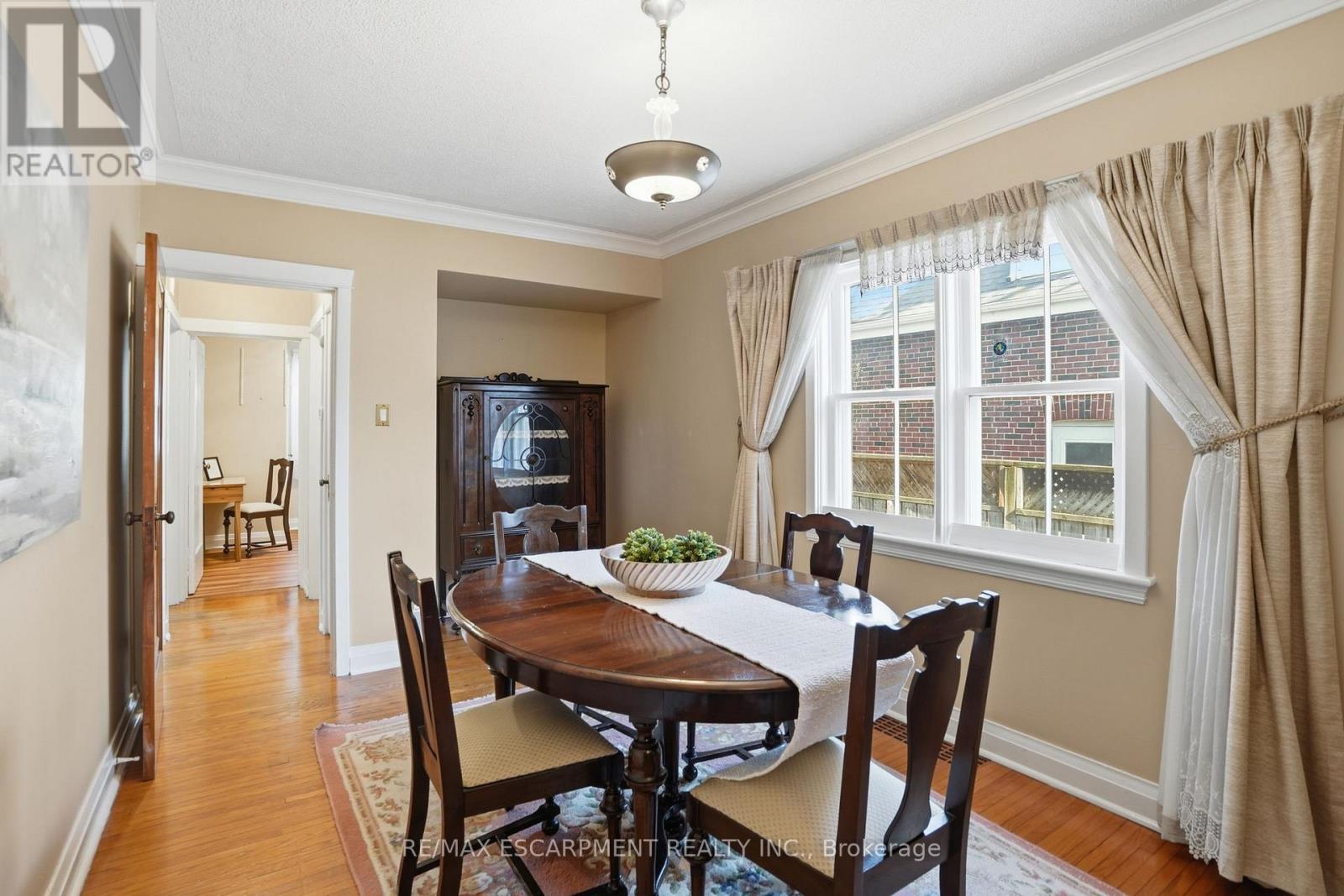 123 Longwood Road N, Hamilton, ON - Indoor Photo Showing Dining Room