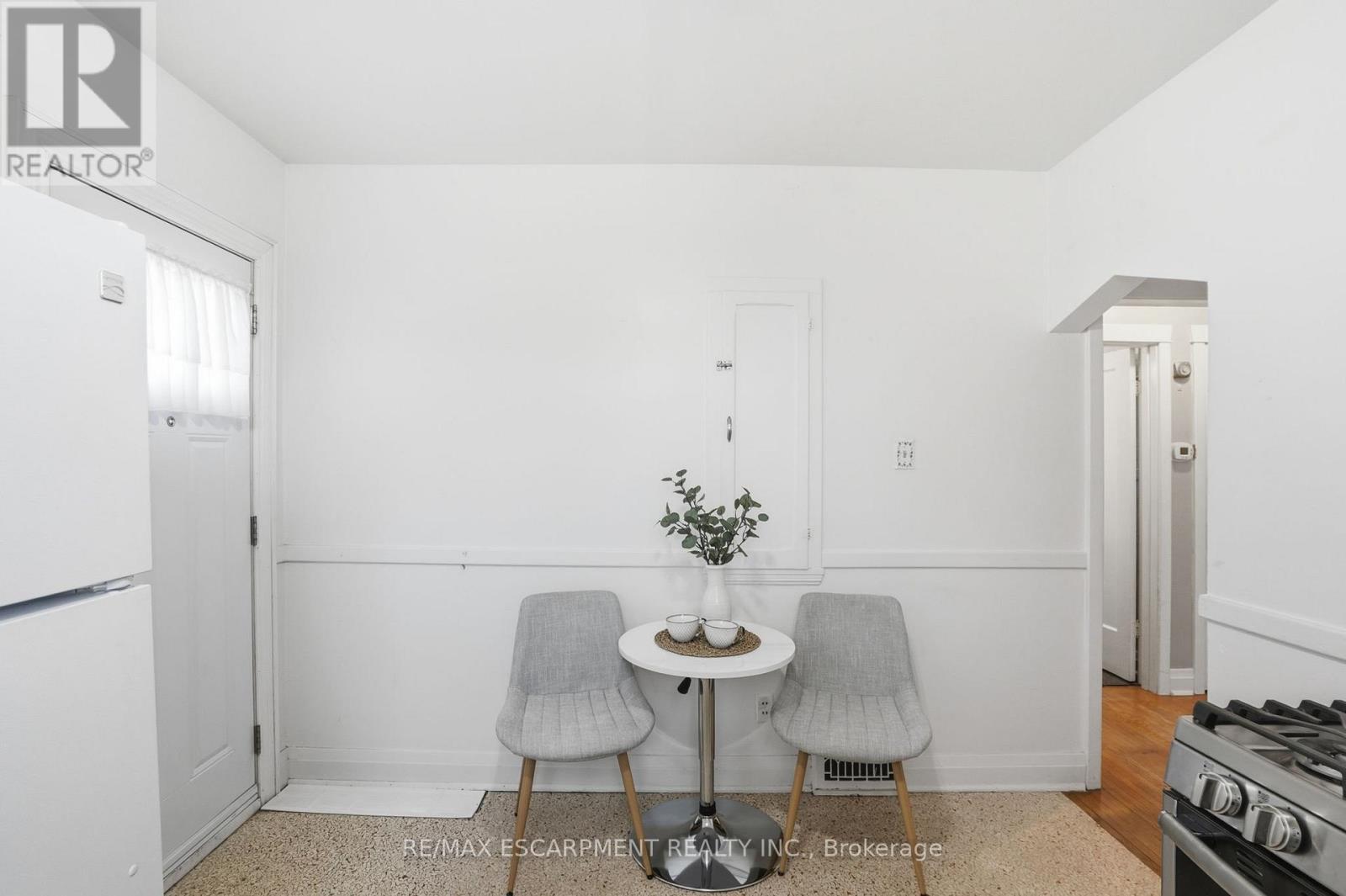 123 Longwood Road N, Hamilton, ON - Indoor Photo Showing Dining Room