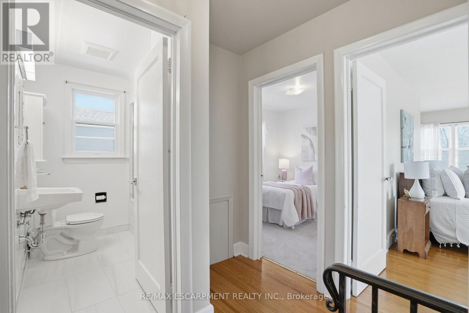 123 Longwood Road N, Hamilton, ON - Indoor Photo Showing Bathroom
