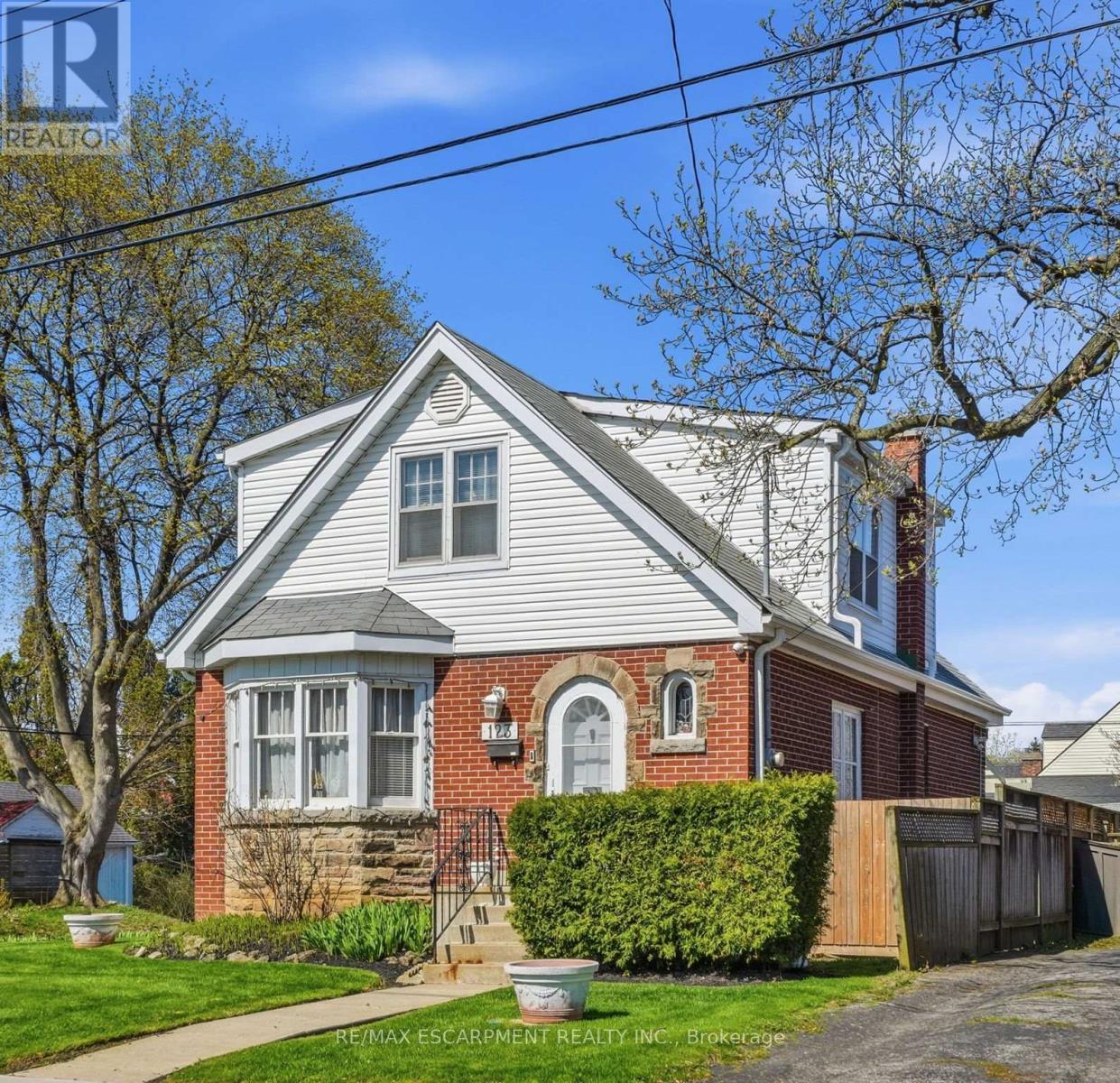 123 Longwood Road N, Hamilton, ON - Outdoor