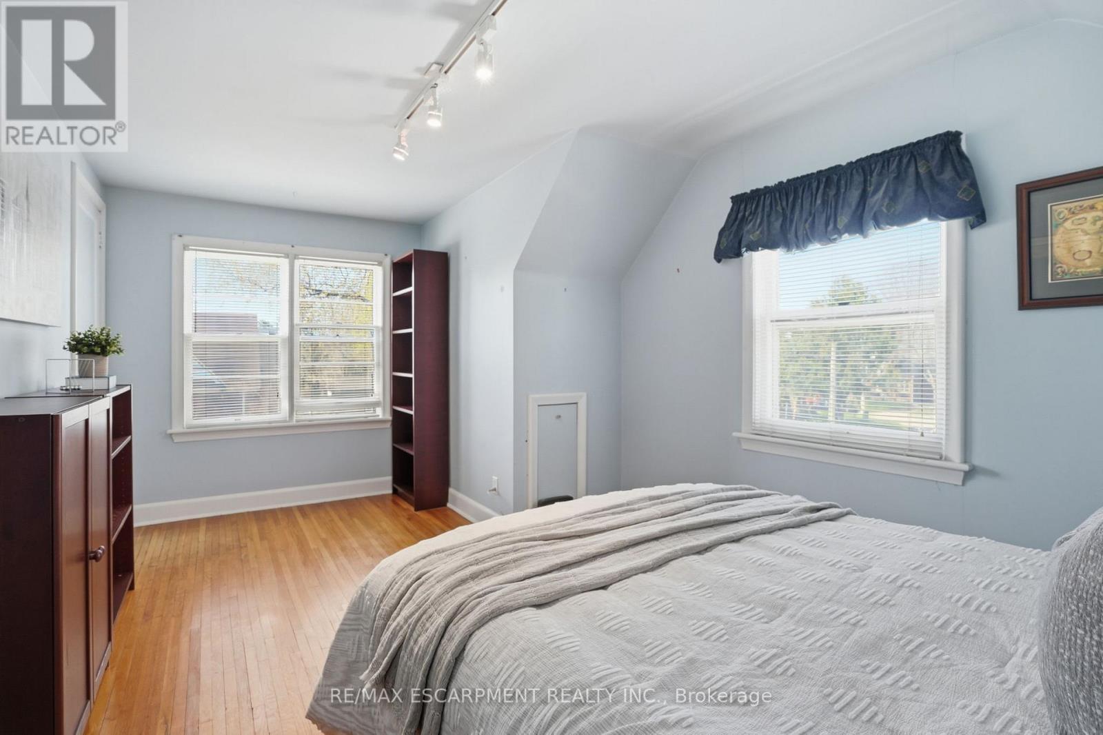 123 Longwood Road N, Hamilton, ON - Indoor Photo Showing Bedroom