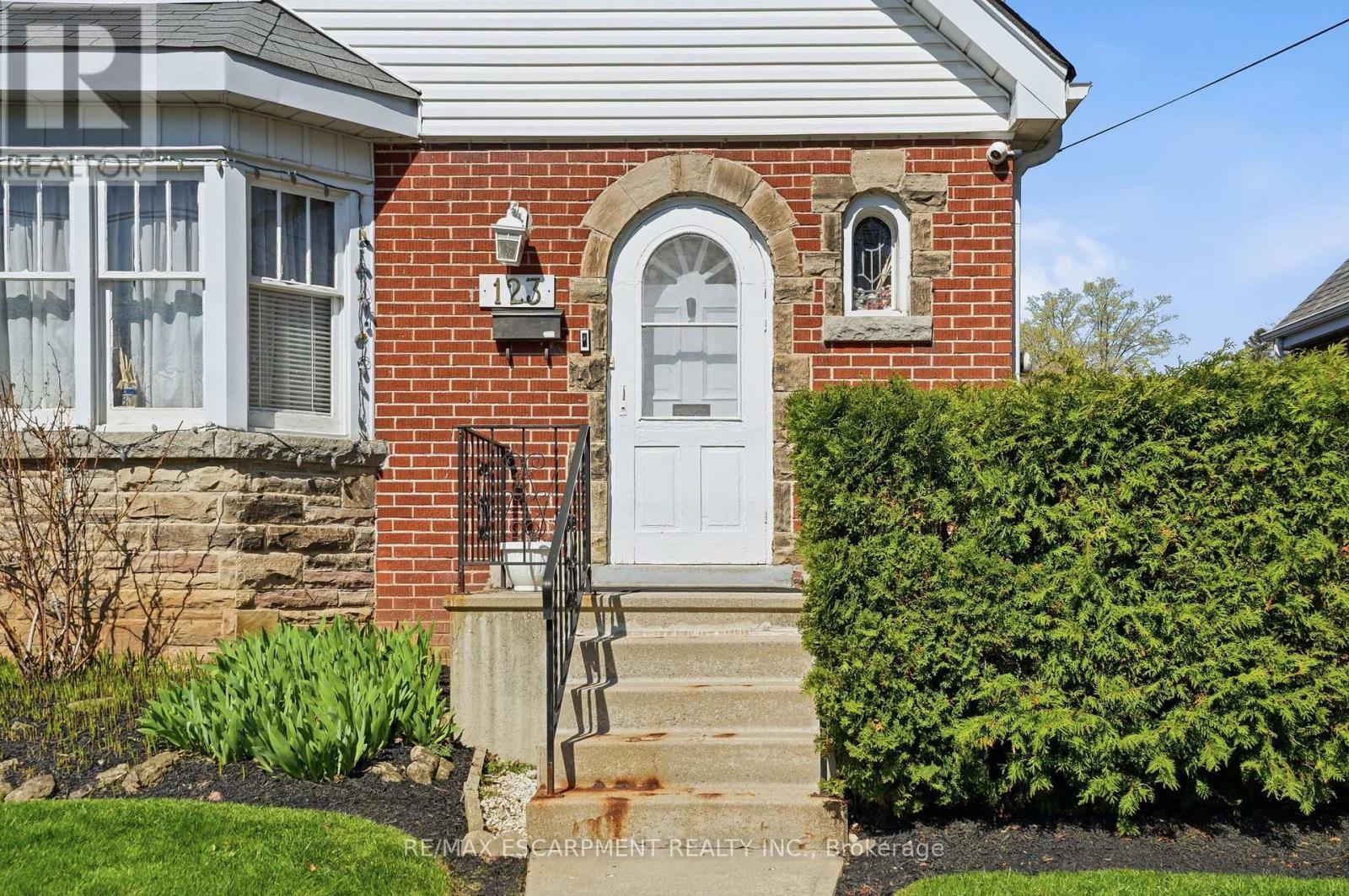 123 Longwood Road N, Hamilton, ON - Outdoor