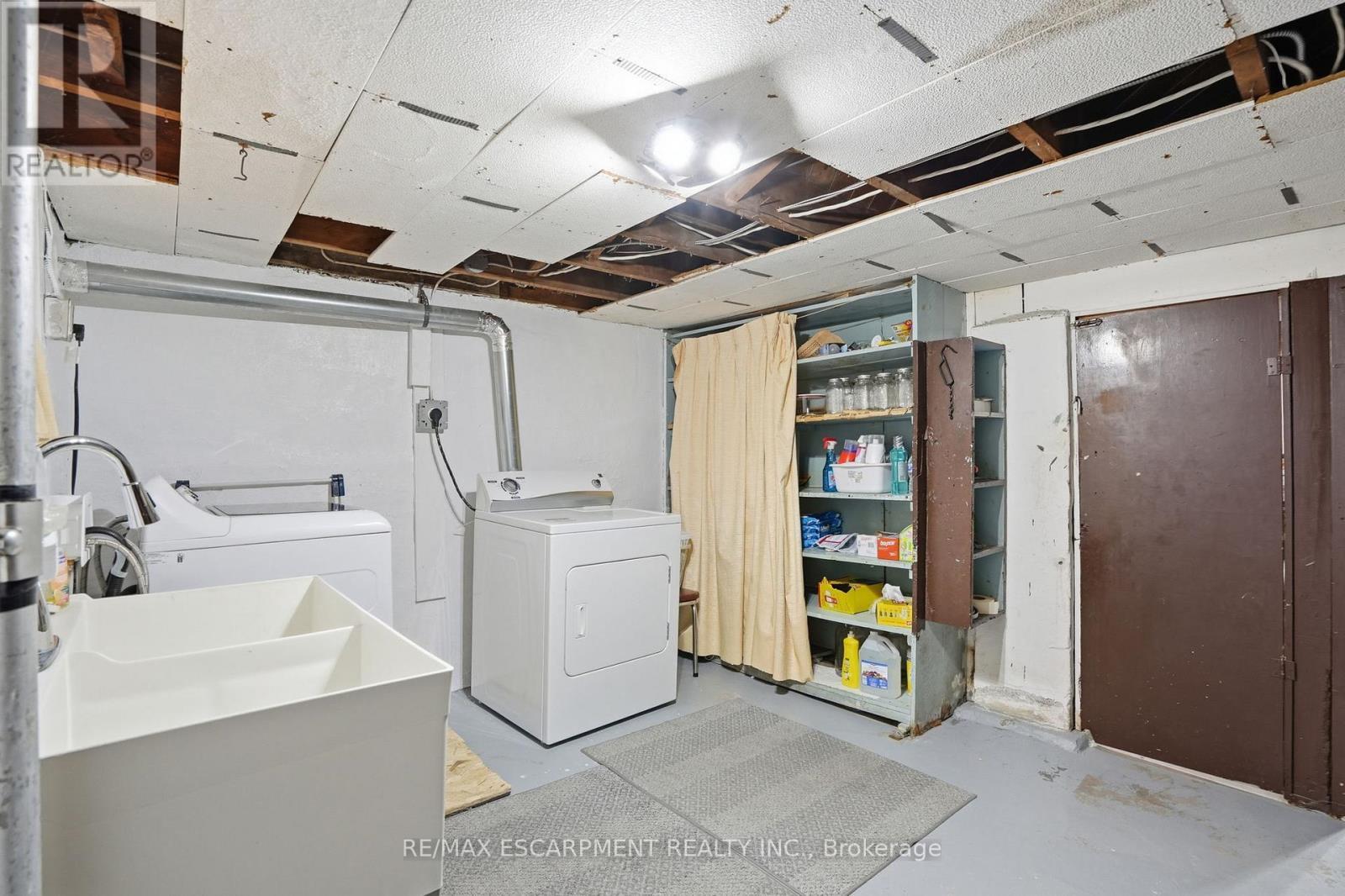 123 Longwood Road N, Hamilton, ON - Indoor Photo Showing Laundry Room