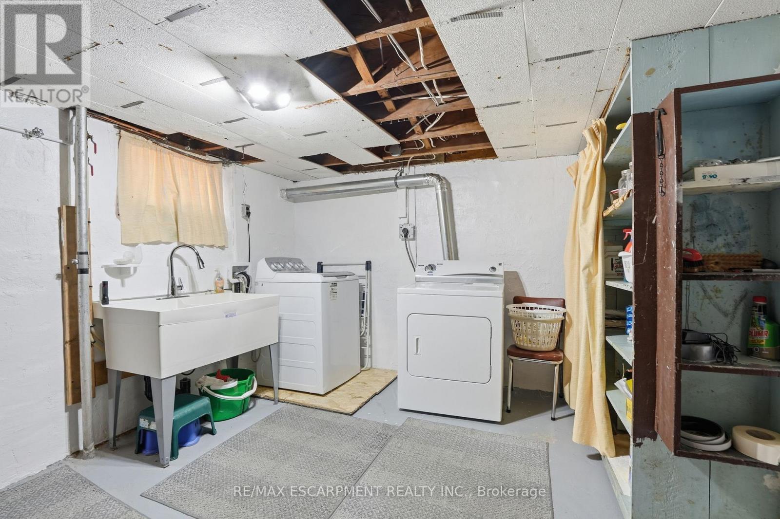 123 Longwood Road N, Hamilton, ON - Indoor Photo Showing Laundry Room