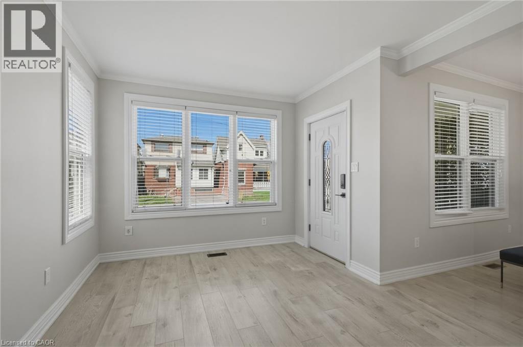 Bright and spacious living area - 78 Glendale Avenue N, Hamilton, ON - Indoor Photo Showing Other Room