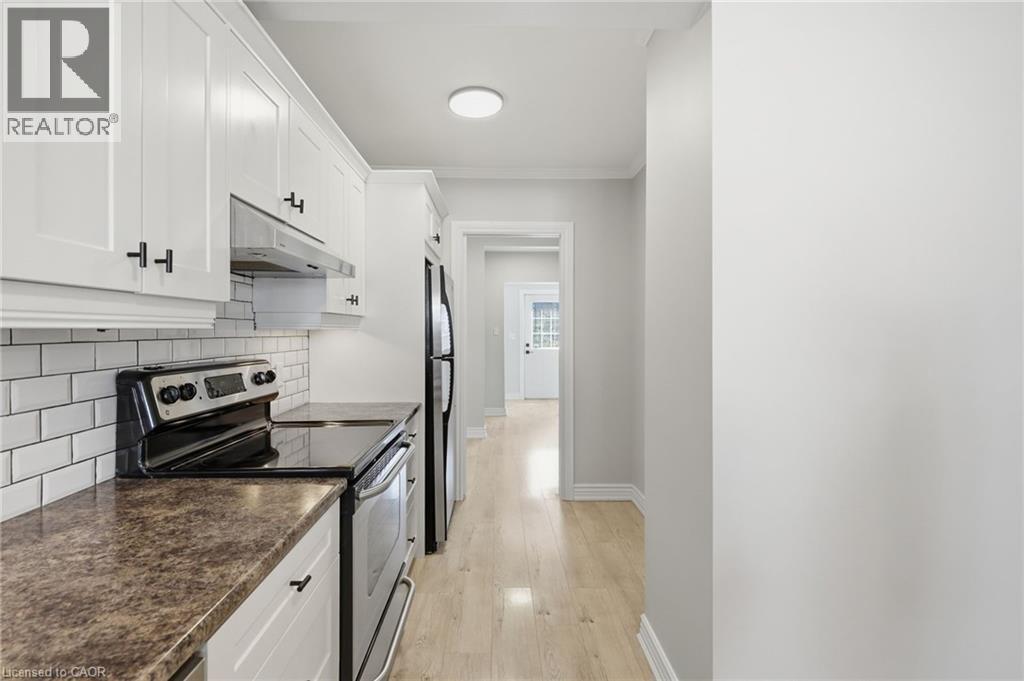 Large kitchen - 78 Glendale Avenue N, Hamilton, ON - Indoor Photo Showing Kitchen