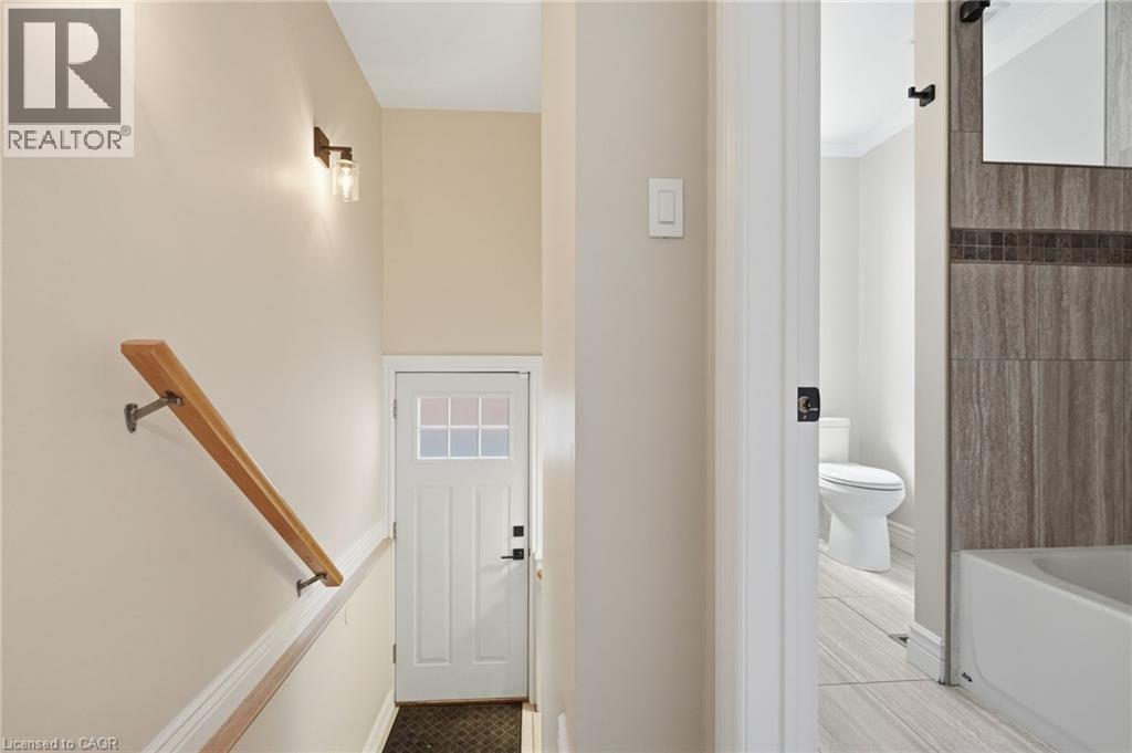 Side entry off driveway - 78 Glendale Avenue N, Hamilton, ON - Indoor Photo Showing Other Room