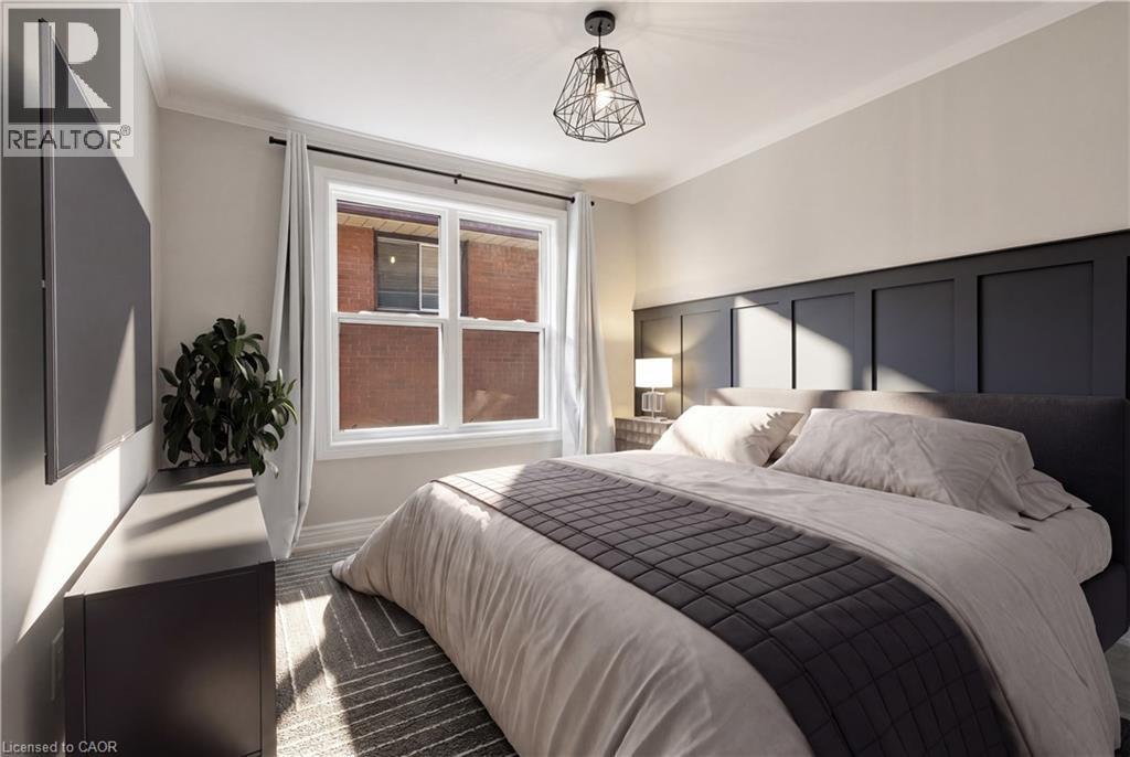 VS Photo - 78 Glendale Avenue N, Hamilton, ON - Indoor Photo Showing Bedroom