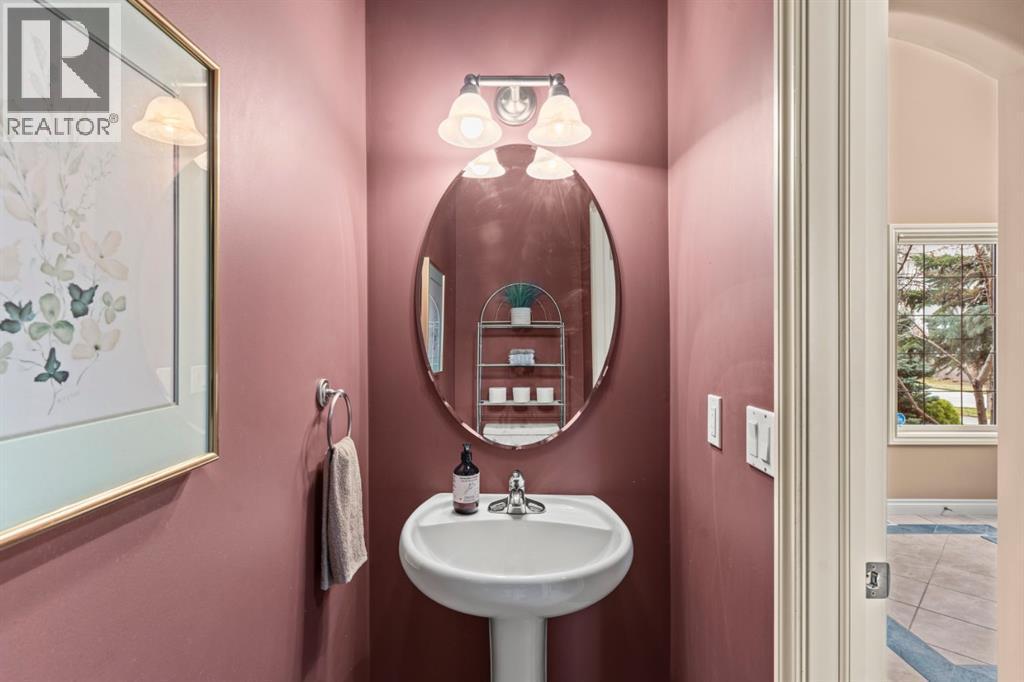 140 Simcoe Close Sw, Calgary, AB