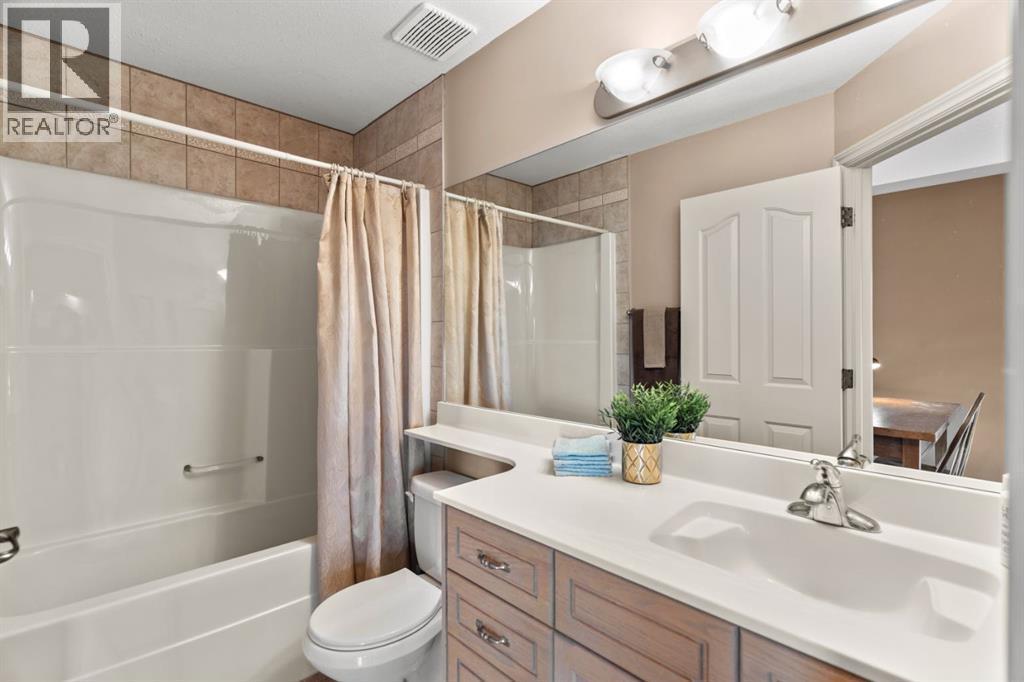 140 Simcoe Close Sw, Calgary, AB