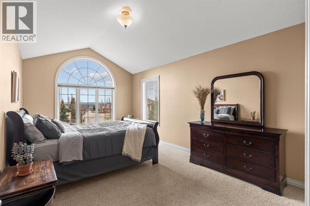 140 Simcoe Close Sw, Calgary, AB