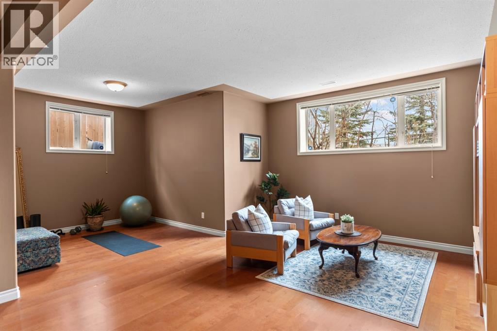 140 Simcoe Close Sw, Calgary, AB