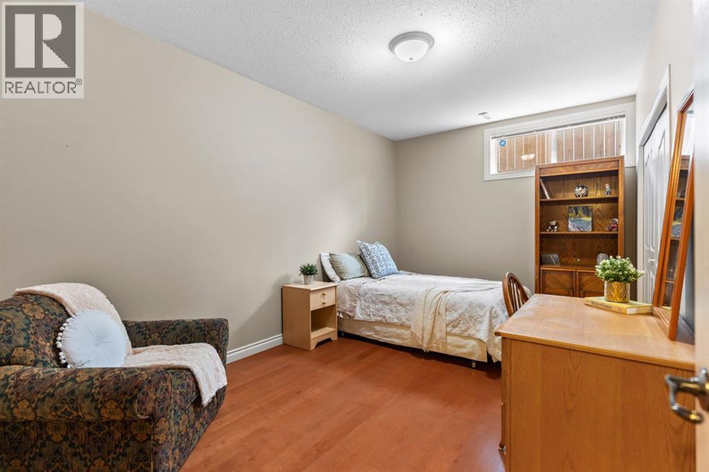 140 Simcoe Close Sw, Calgary, AB