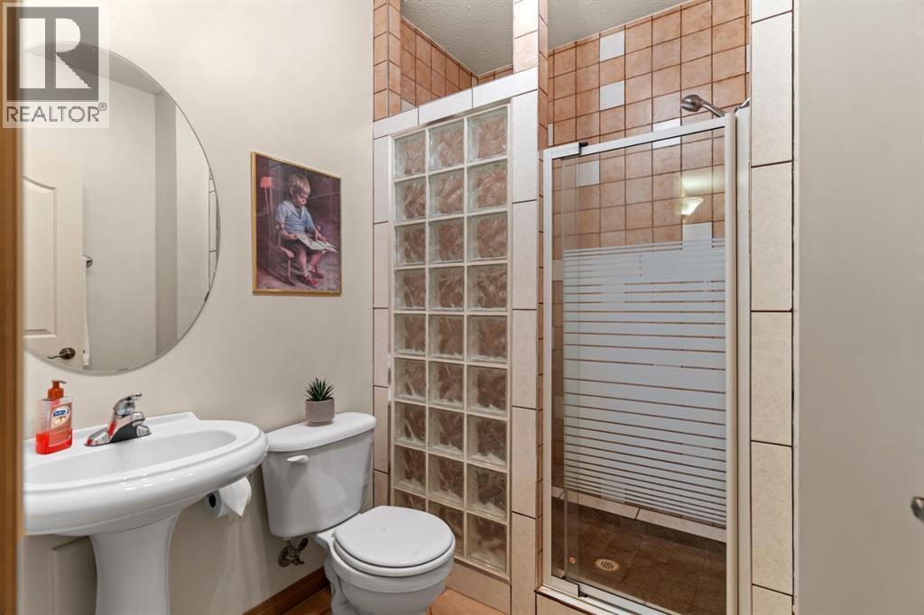 140 Simcoe Close Sw, Calgary, AB