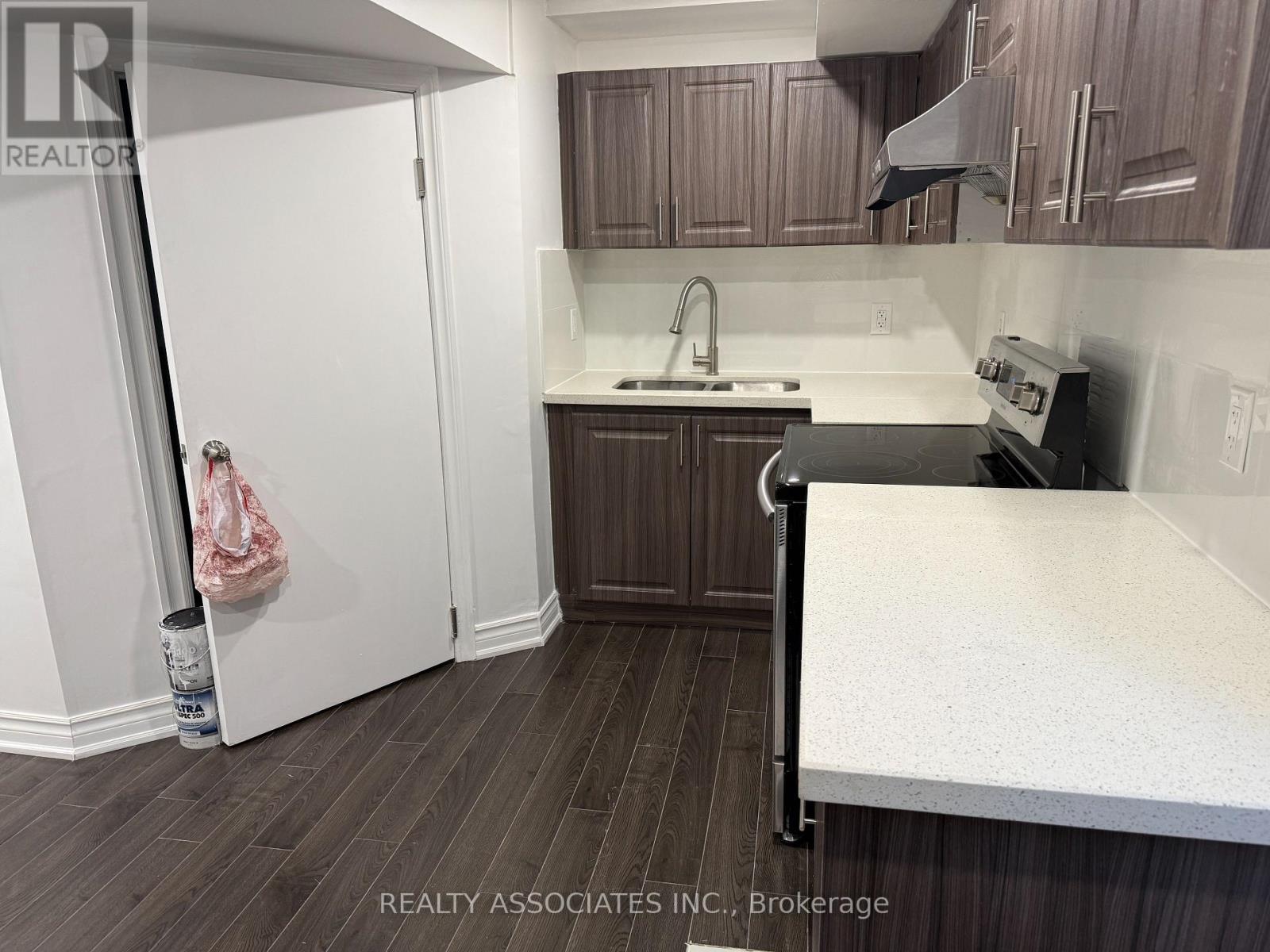 29 Bald Eagle Avenue, Toronto, ON - Indoor Photo Showing Kitchen With Double Sink