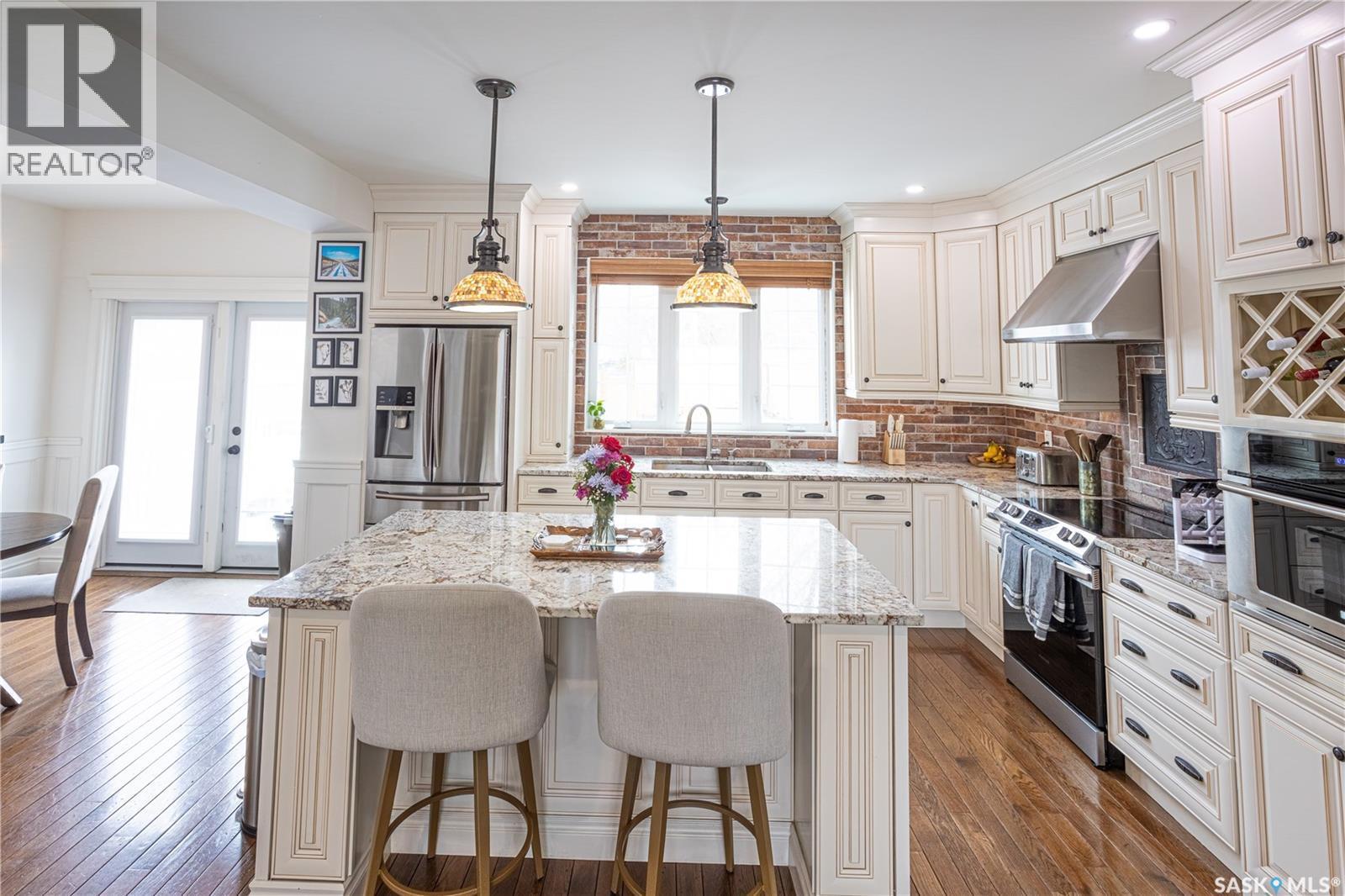 832 Algoma Avenue, Moose Jaw, SK - Indoor Photo Showing Kitchen With Upgraded Kitchen