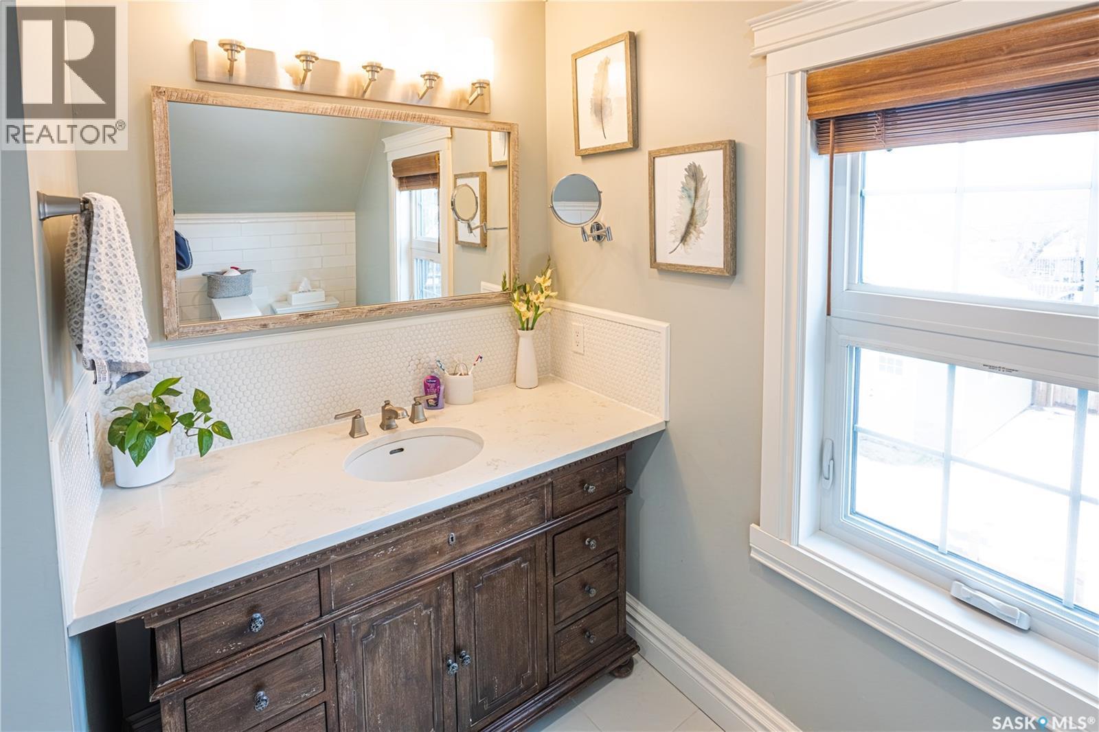 832 Algoma Avenue, Moose Jaw, SK - Indoor Photo Showing Bathroom