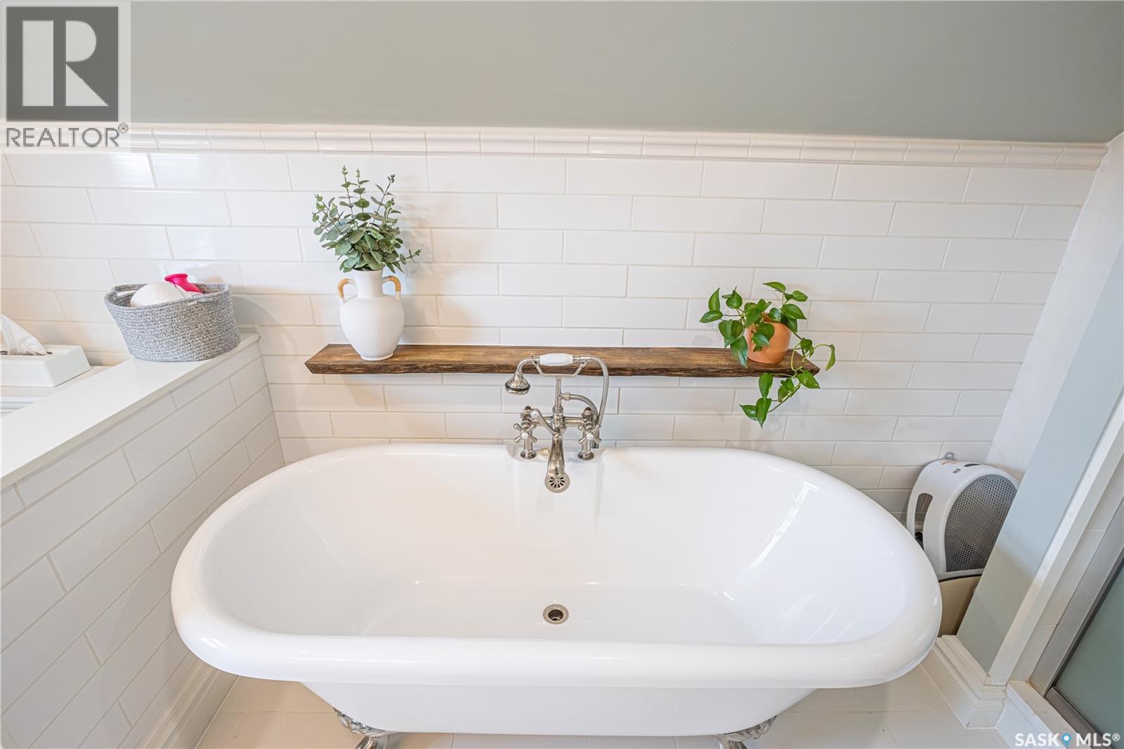 832 Algoma Avenue, Moose Jaw, SK - Indoor Photo Showing Bathroom