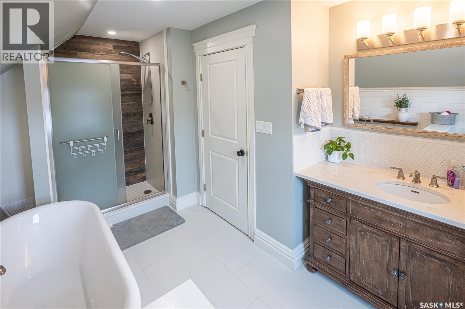 832 Algoma Avenue, Moose Jaw, SK - Indoor Photo Showing Bathroom