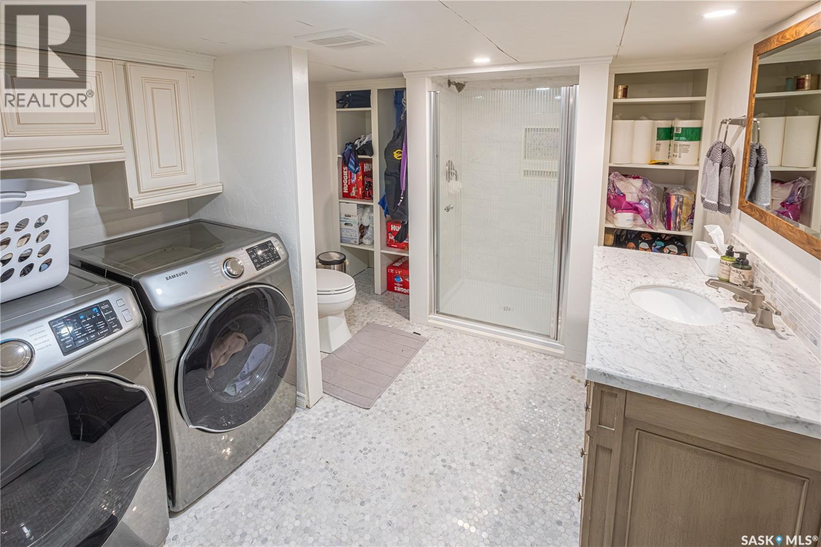 832 Algoma Avenue, Moose Jaw, SK - Indoor Photo Showing Laundry Room