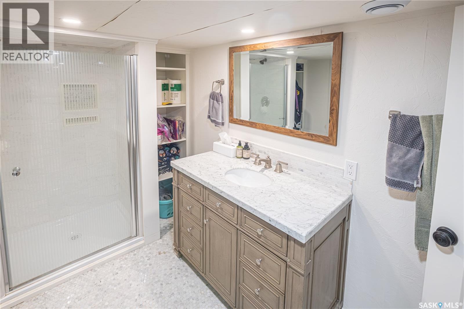 832 Algoma Avenue, Moose Jaw, SK - Indoor Photo Showing Bathroom