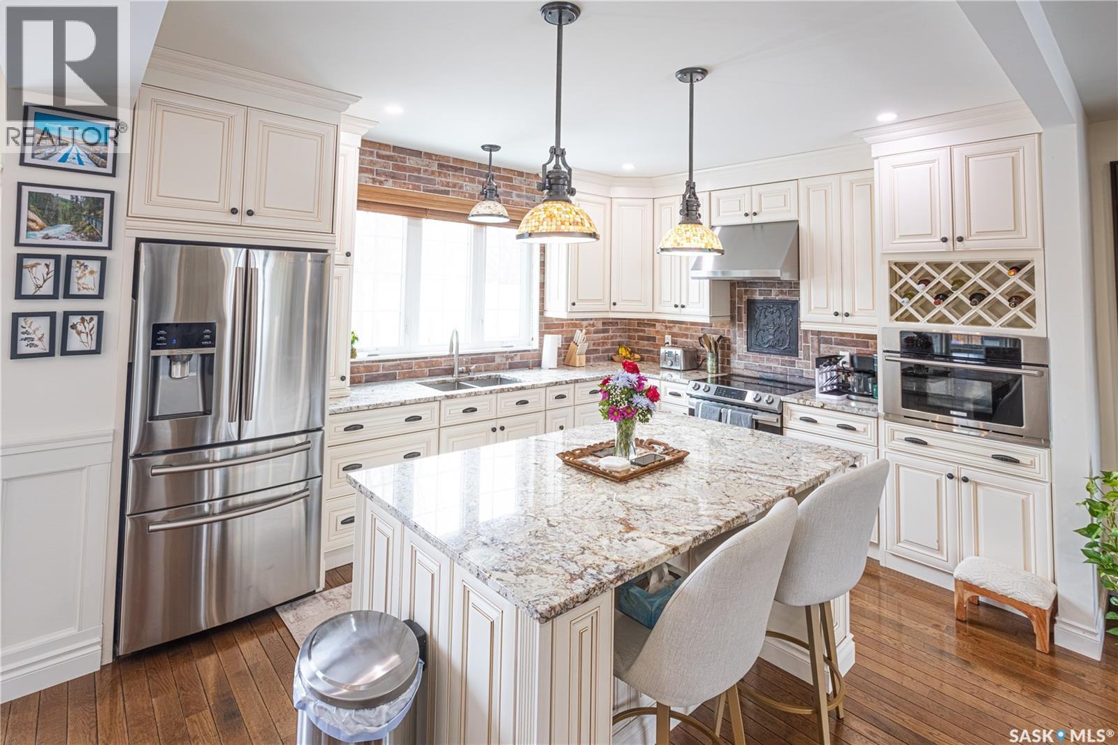 832 Algoma Avenue, Moose Jaw, SK - Indoor Photo Showing Kitchen With Upgraded Kitchen
