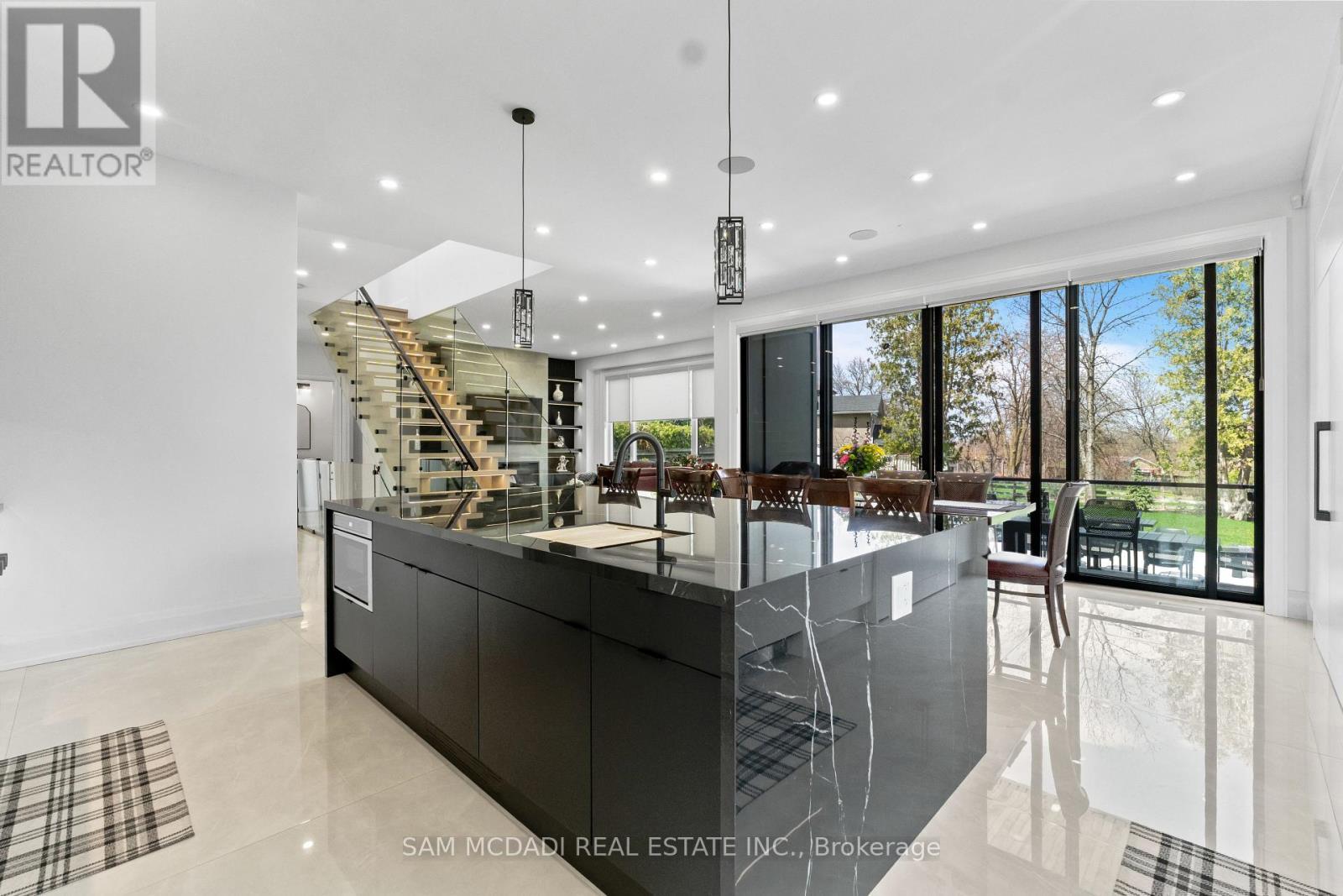 107 Vista Boulevard, Mississauga, ON - Indoor Photo Showing Kitchen With Upgraded Kitchen