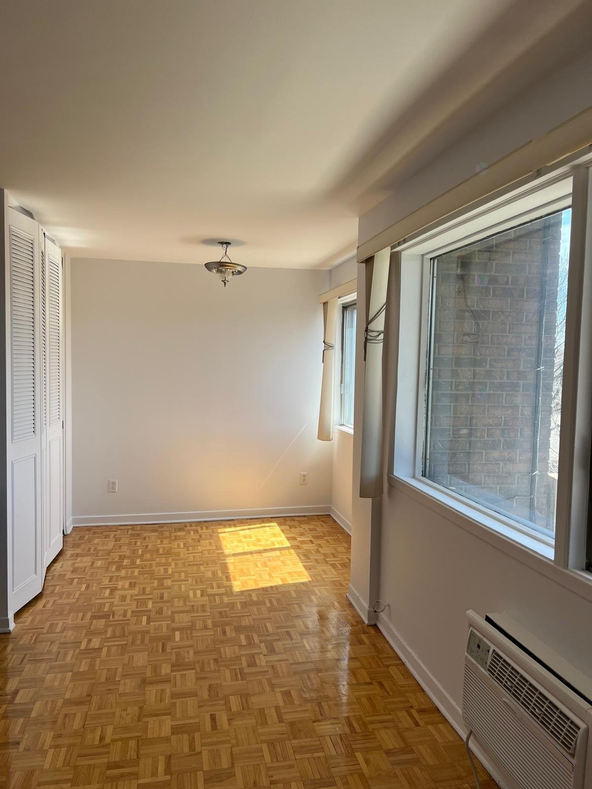 Bedroom - 505-5350 Av. Macdonald, Côte-Saint-Luc, QC - Indoor Photo Showing Other Room
