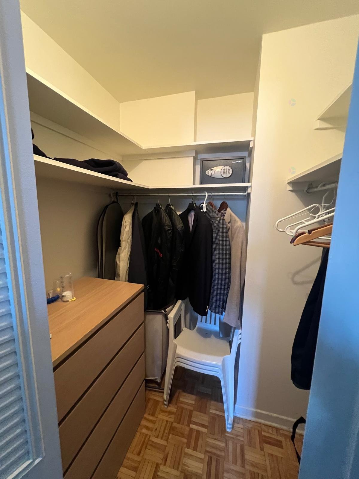 Penderie (Walk-in) - 204-5150 Av. Macdonald, Côte-Saint-Luc, QC - Indoor With Storage