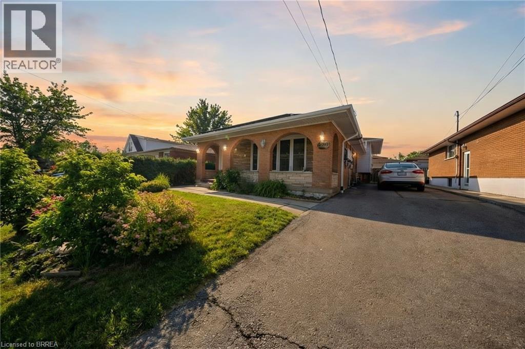 330 East 18Th Street, Hamilton, ON - Outdoor